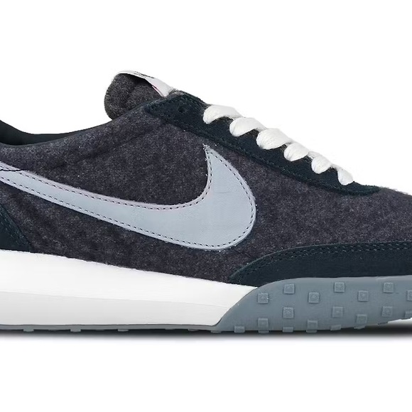 Nike Shoes - Women’s Rosie waffle racer PRM NM
Size 8.5